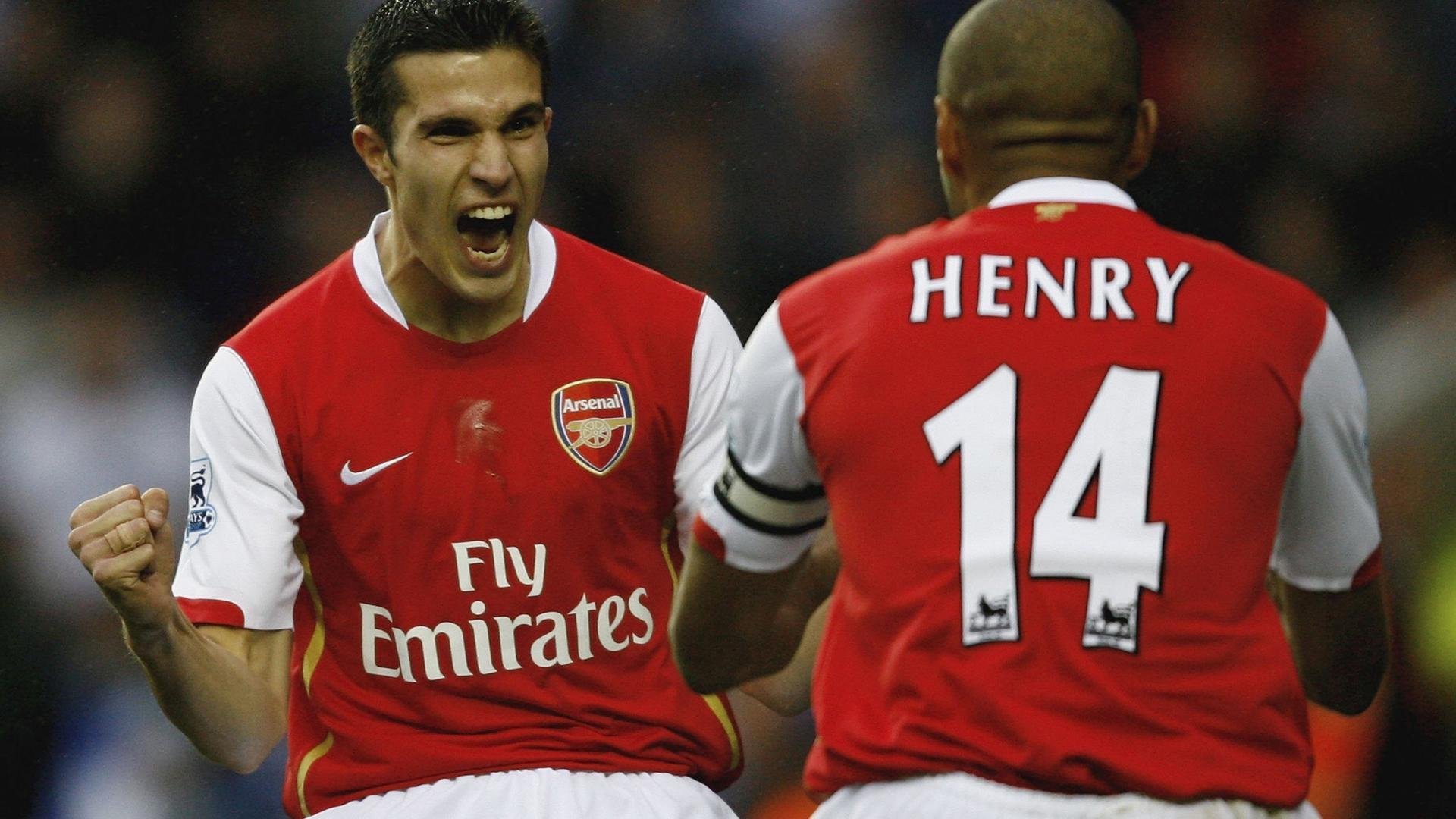 足球赛事转播权拍卖吸引多家平台竞争，转播足球赛事违法吗